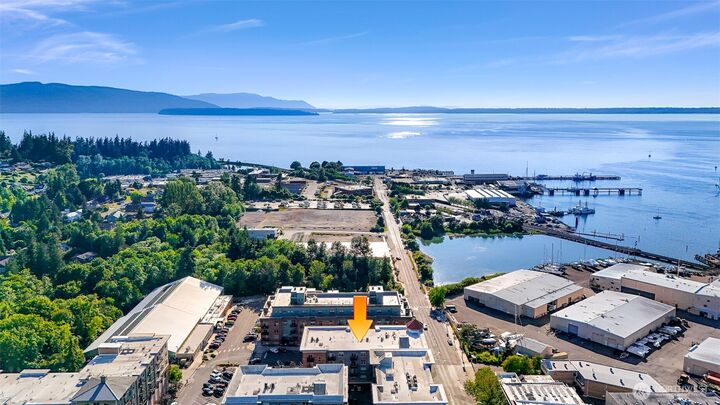Property Photo: 910 Harris Avenue 208 WA 98225