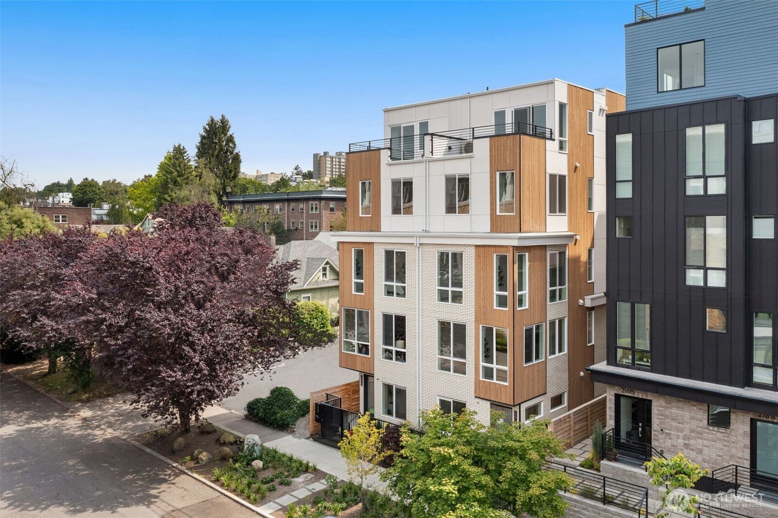 Property Photo:  222 A  10th Avenue E  WA 98102 