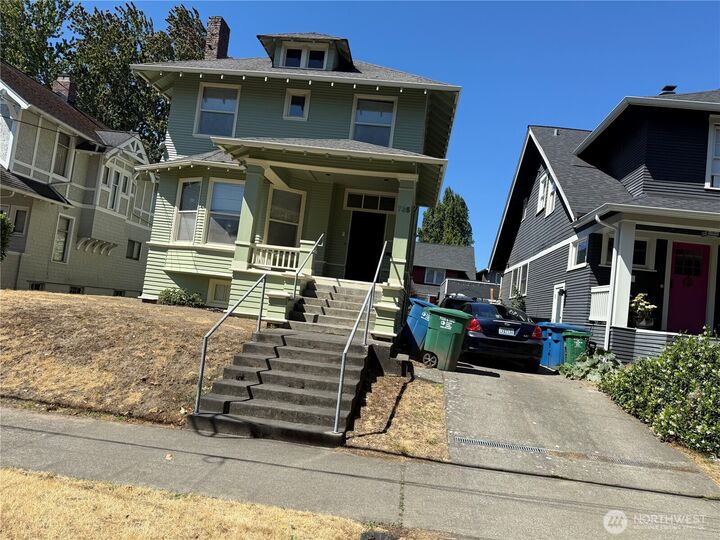Property Photo: 735 33 Avenue WA 98122