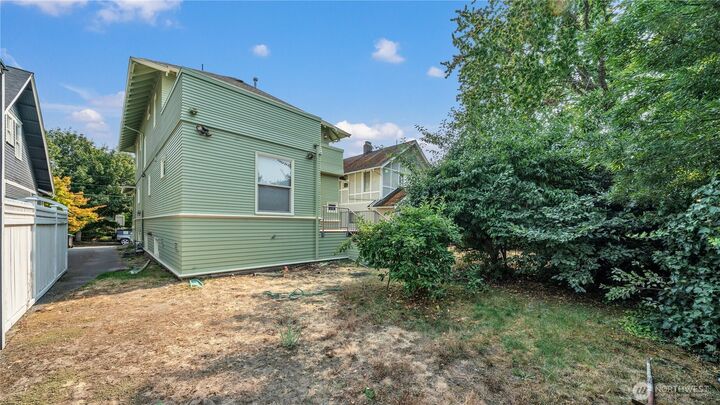 Property Photo:  735  33 Avenue  WA 98122 