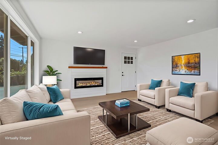 Property Photo: 9422 Woodland Avenue E WA 98371