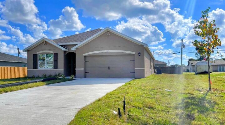 Property Photo: 978 SW Longfellow Road FL 34953