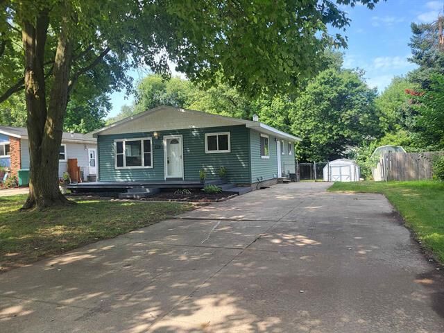 Property Photo: 1900 Manorhaven Street MI 48462