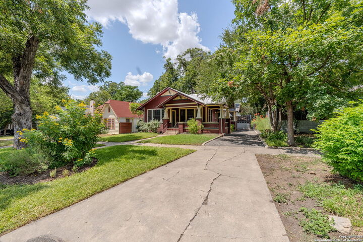 Property Photo: 1015 W Gramercy TX 78201