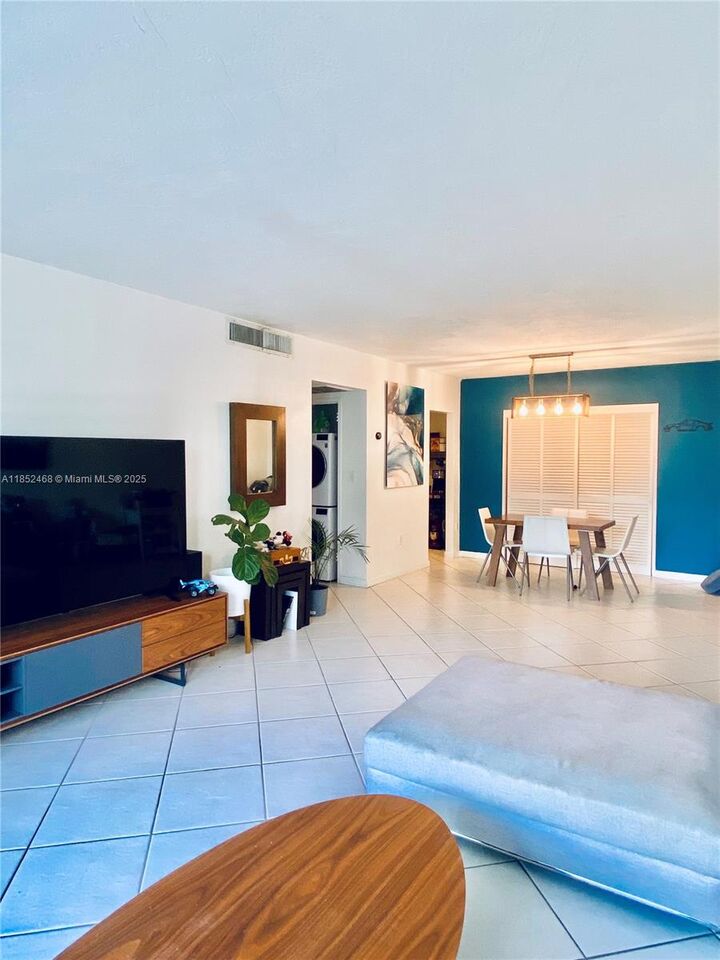 Property Photo:  10350 W Bay Harbor Dr 2L  FL 33154 