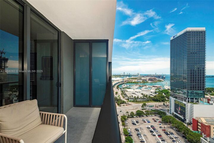 159 NE 6th St 2512  Miami FL 33132 photo