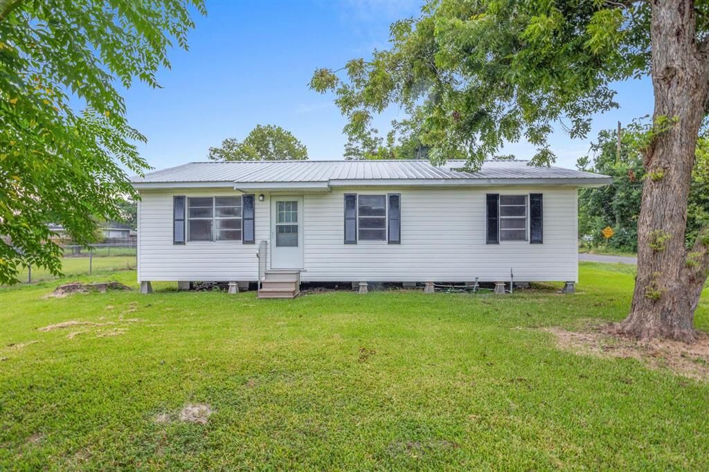 Property Photo: 560 N Crocker Street N LA 70663