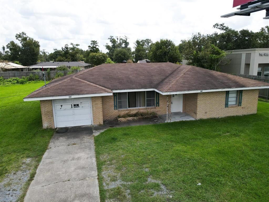 Property Photo: 4021 Nelson Road LA 70605