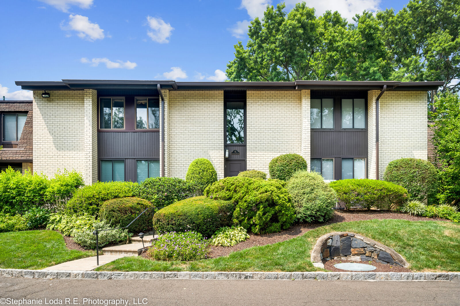 Property Photo: 75 Courtland Avenue 10 CT 06902