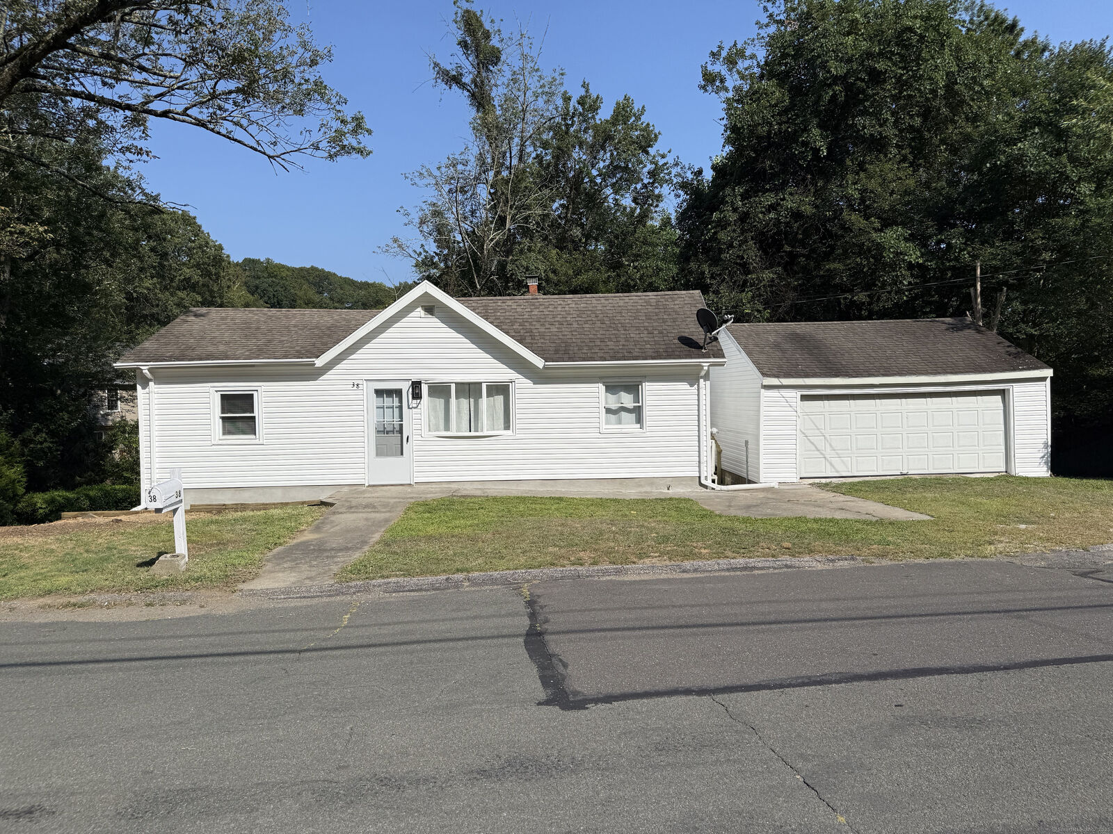 Property Photo:  38 Ojibwa Road  CT 06484 