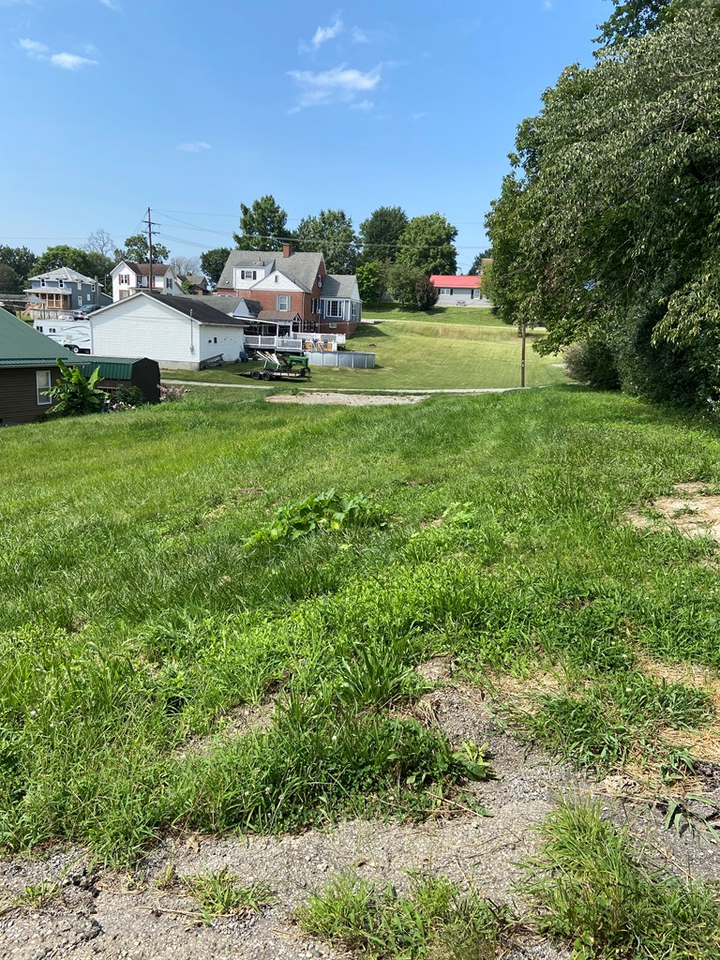 Property Photo:  509 3rd St  OH 45692 