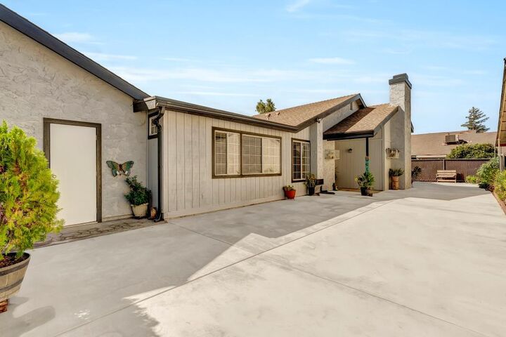Property Photo:  2001 N Woodsville Drive  CA 93292 