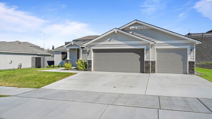 Property Photo:  6354 W 32nd Ave  WA 99338 