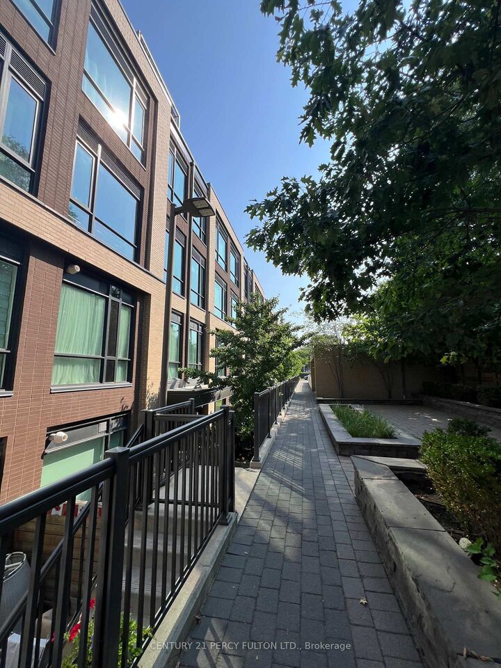 Photo de la propriété:  639 Lawrence Avenue W 323  ON M6A 1A9 