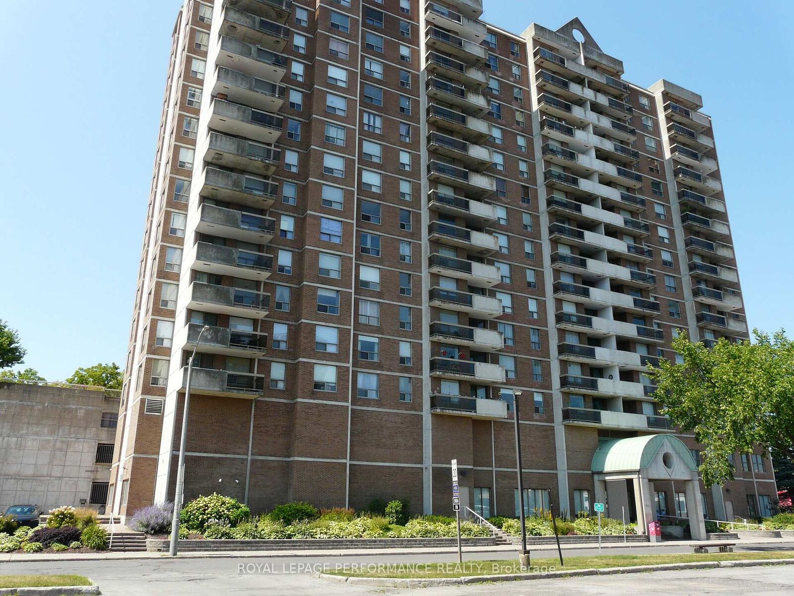 Property Photo:  200 Lafontaine Avenue 404  ON K1L 8K8 
