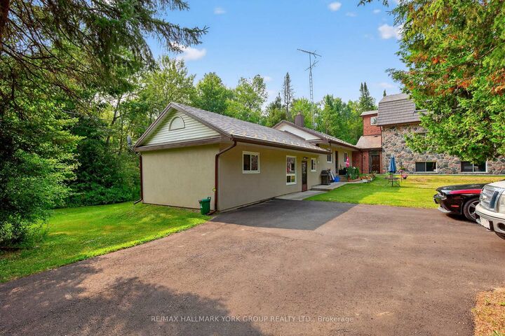 Property Photo: 245 Davis Drive ON L4A 7X4