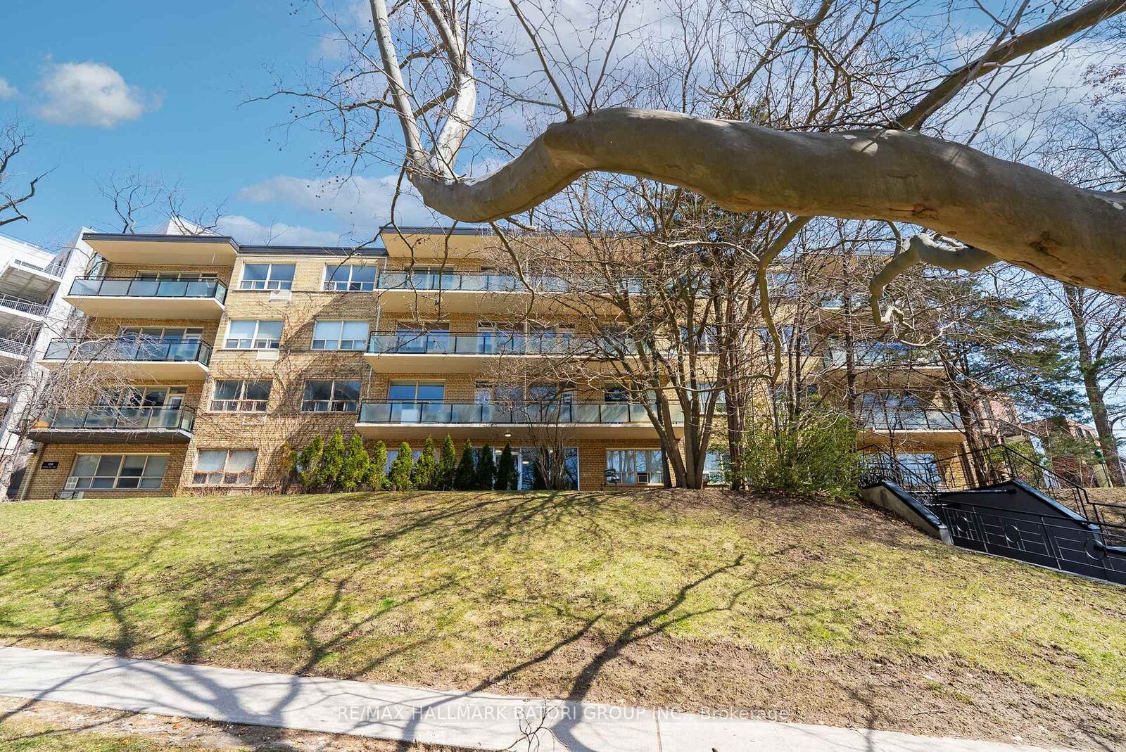 Photo de la propriété: 159 Russell Hill Road 403 ON M4V 2S9