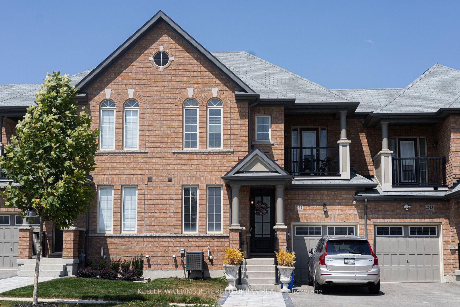 Photo de la propriété:  241 Jim Mortson Drive  ON L9N 0Z3 