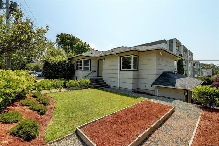 Photo de la propriété: 1211 Fairfield Rd BC V8V 3B3