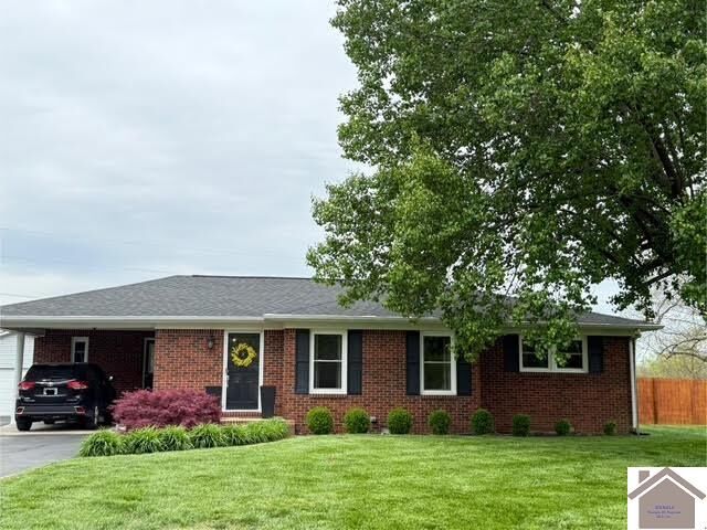 Property Photo: 301 Wilton Circle KY 42003