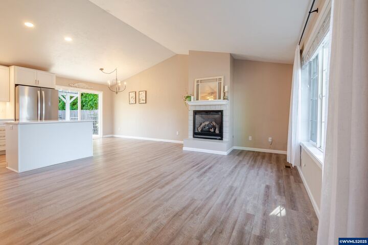 Property Photo: 165 25th Av SE OR 97322