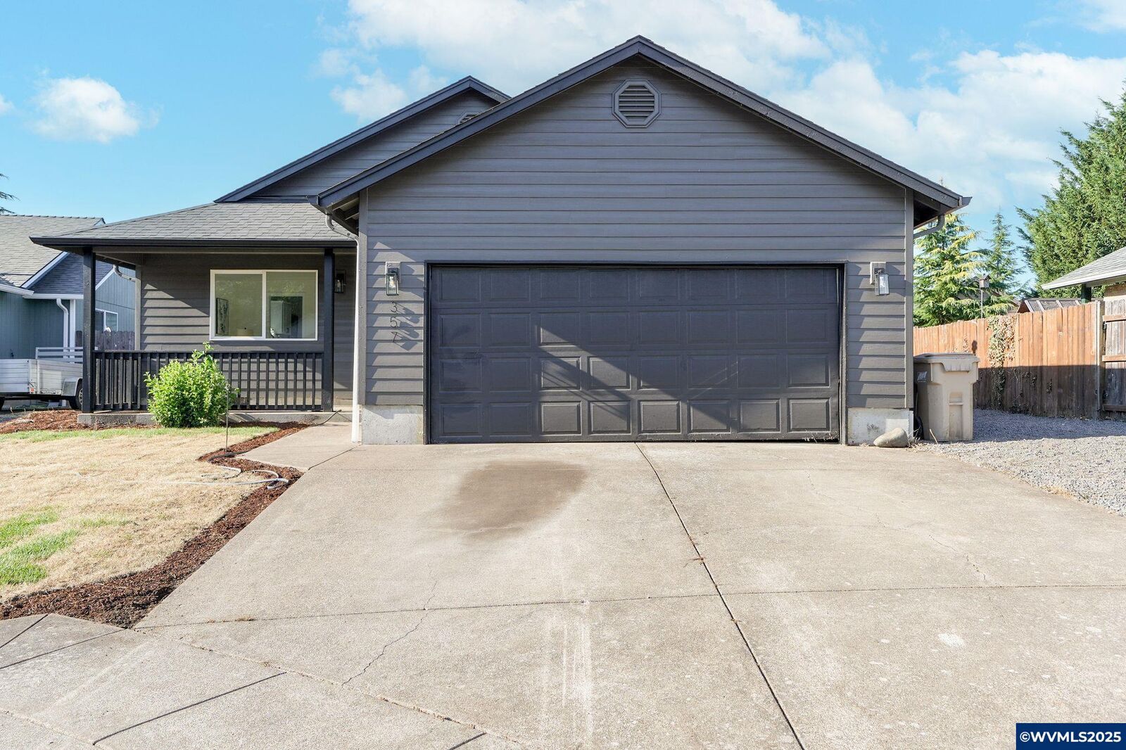 Property Photo: 357 Water'S Edge Ct OR 97355