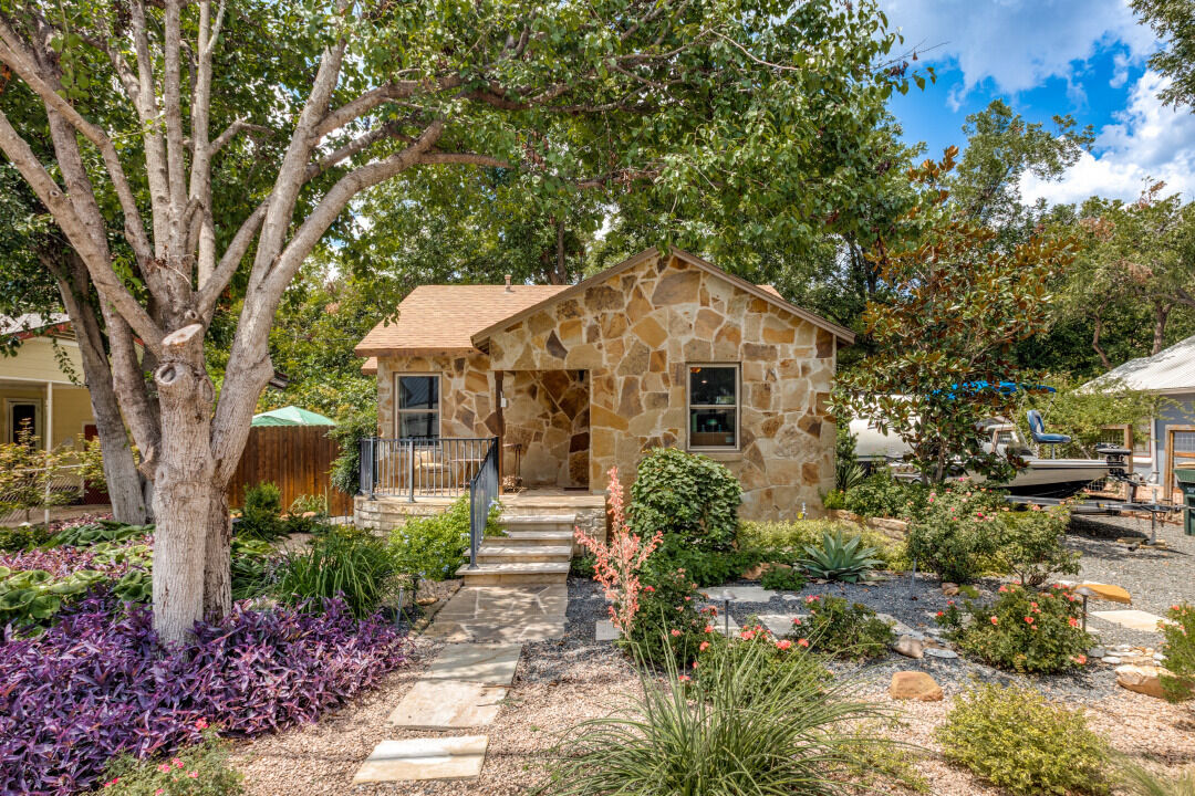 Property Photo: 1220 S Myrtle Street TX 78626