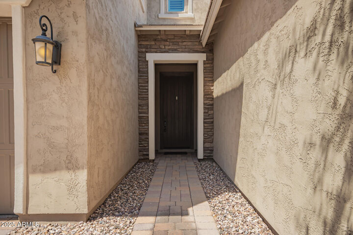 Property Photo: 922 W Yellowstone Way AZ 85248