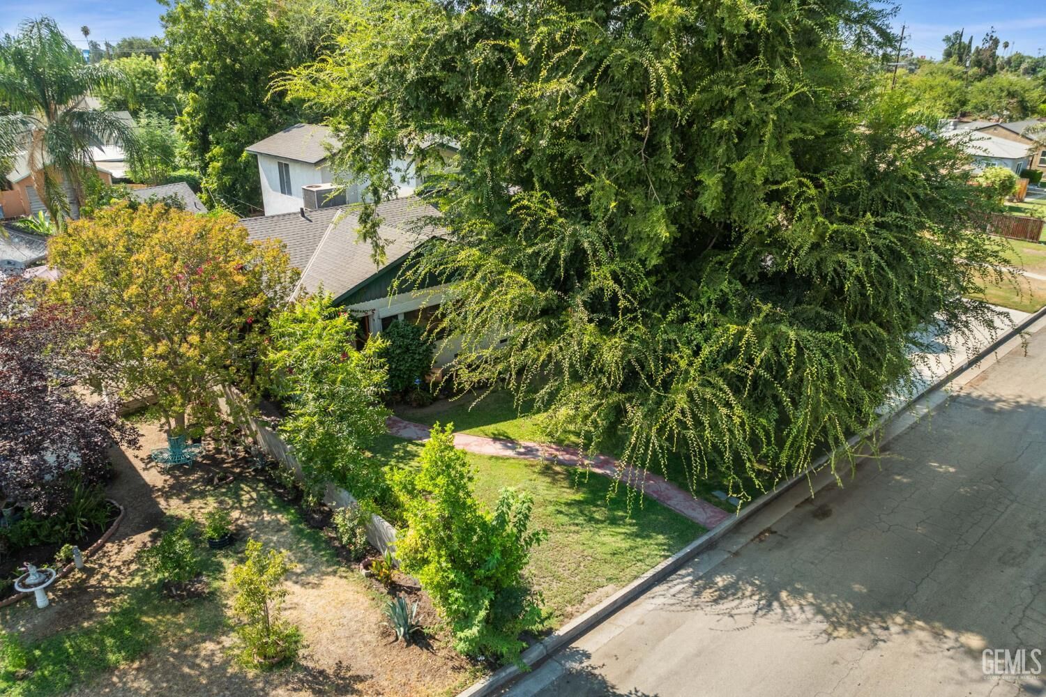 Property Photo: 331 Beech Street CA 93304
