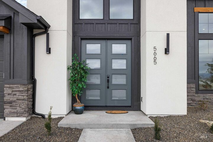 Property Photo: 5665 S Snowden Ave. ID 83642