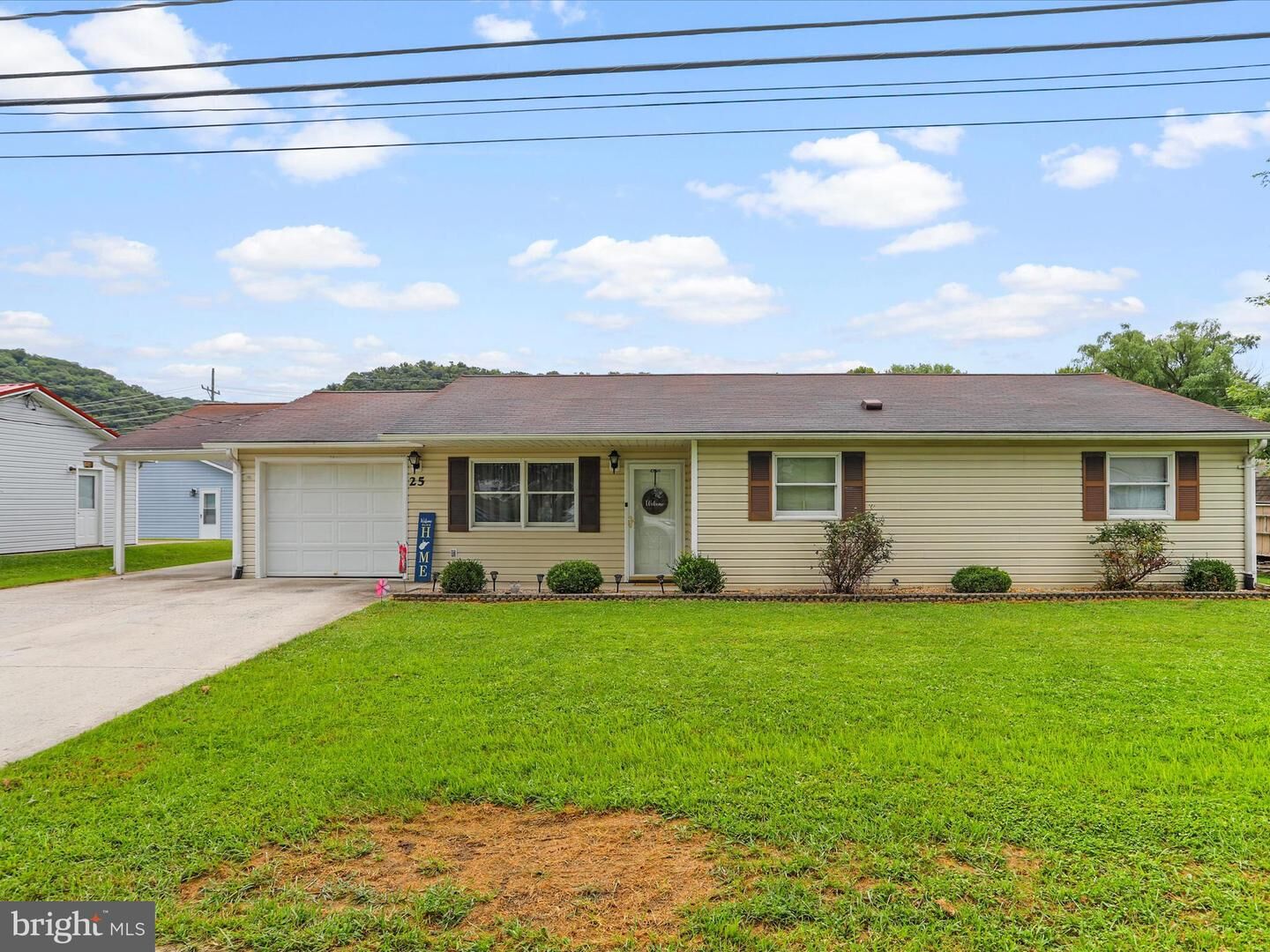 Property Photo:  25 S Hummingbird Street  WV 26726 