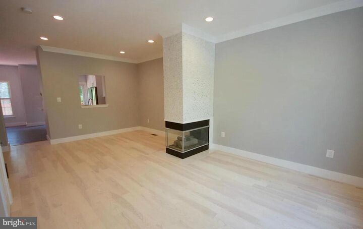 Property Photo: 5921 Raina Drive VA 20120