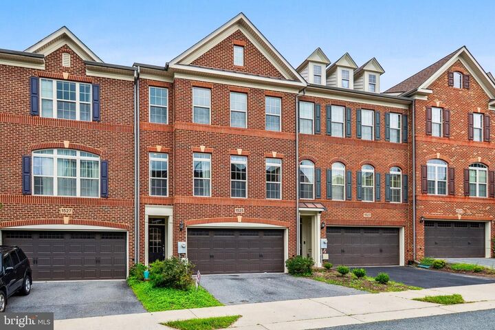 Property Photo: 1525 Rabbit Hollow Place MD 20906