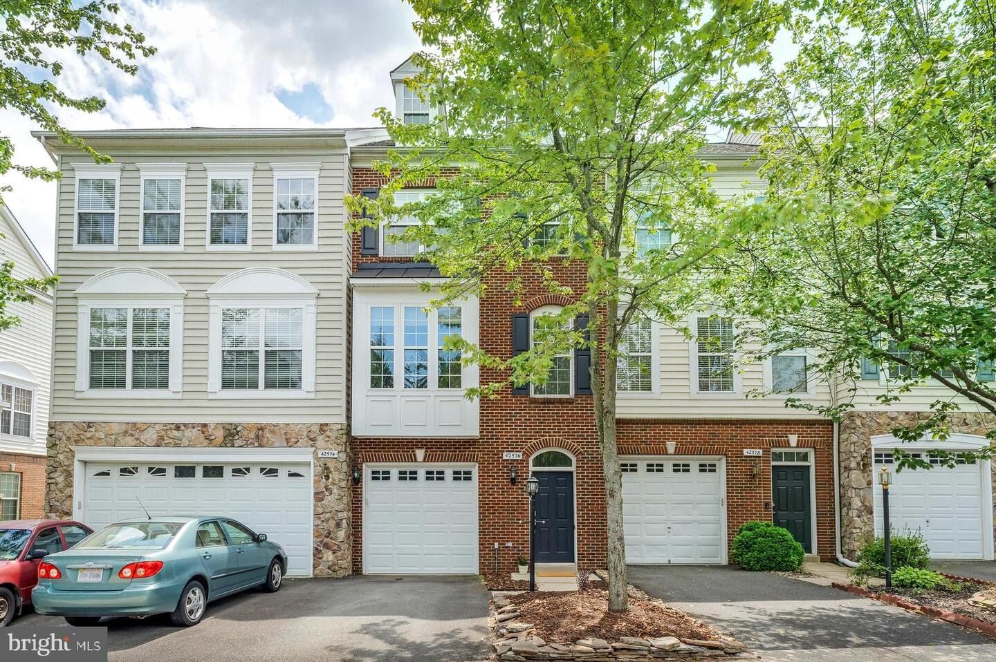 Property Photo:  42576 Magellan Square  VA 20148 