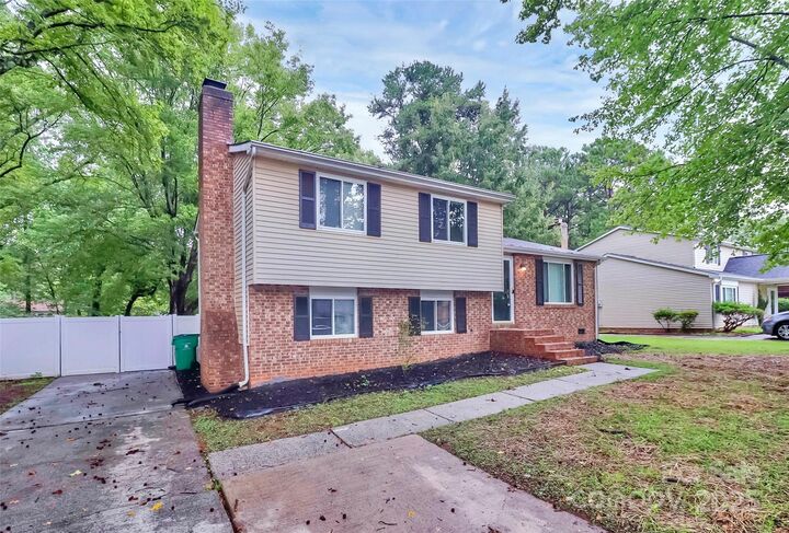 6230 Holly Knoll Drive  Charlotte NC 28227 photo