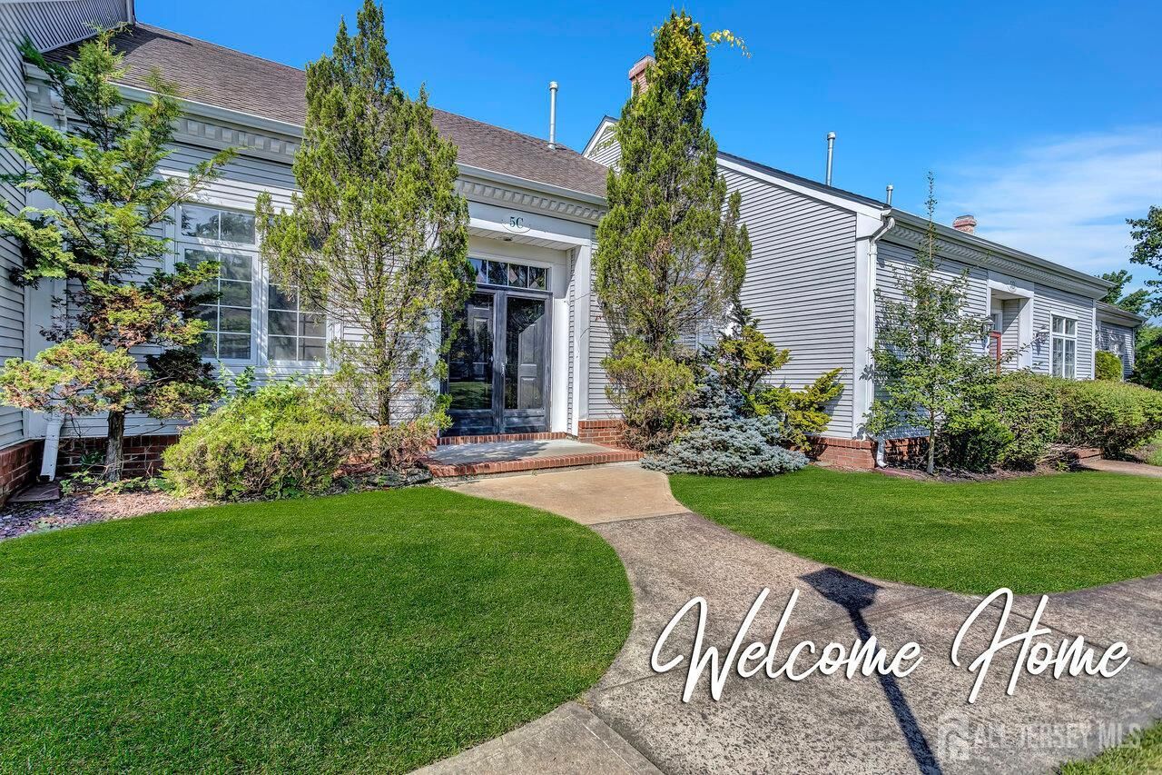 Property Photo:  5 Chadwick Lane C  NJ 08831 