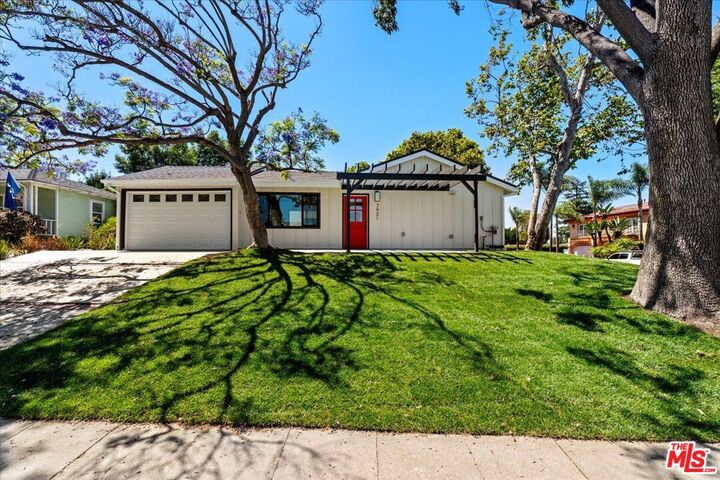 Property Photo: 7901 Winsford Ave CA 90045