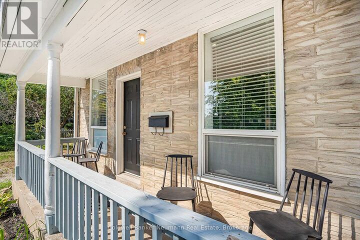 Property Photo:  118 1/2 Wellington Street  ON N1R 3Y9 