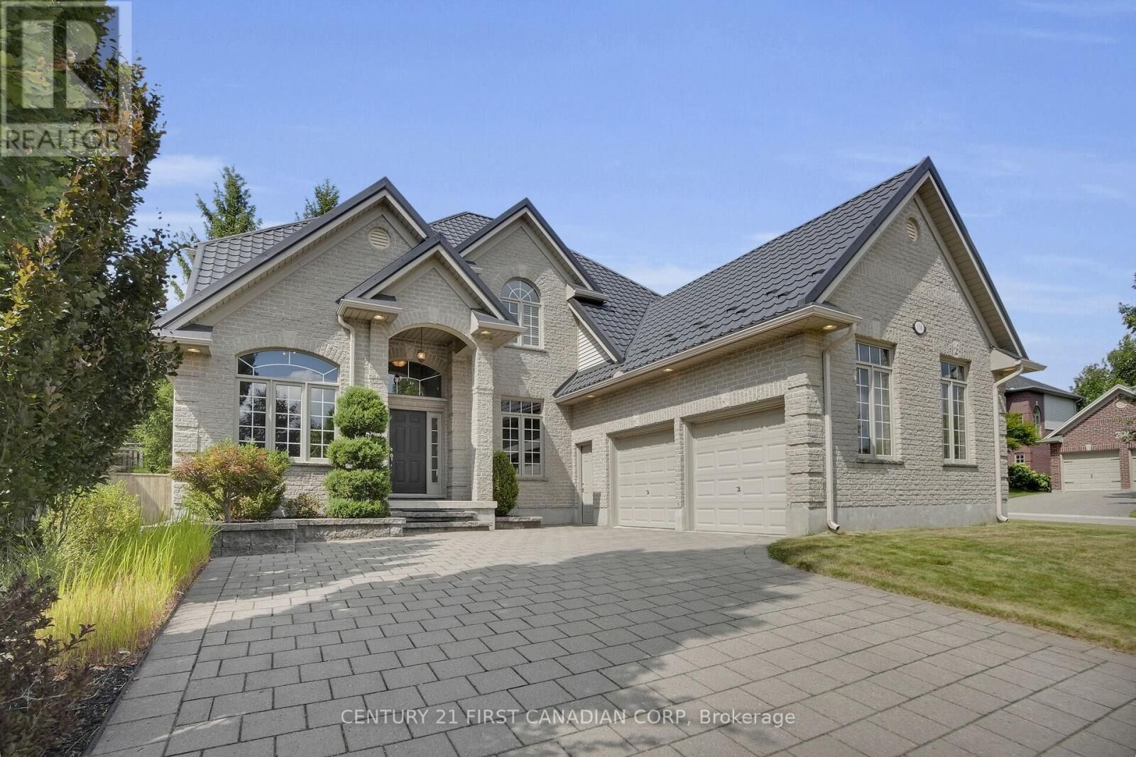 Property Photo:  138 Chambers Avenue  ON N5X 4H5 