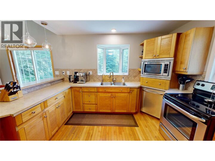 Photo de la propriété: 7392 8th Avenue BC V0B 1M5