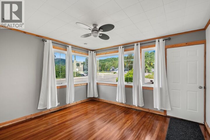 Property Photo: 402 6A Avenue BC V0B 1M0