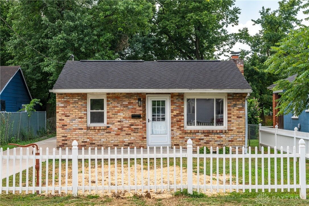 Property Photo:  1702 Glenwood Avenue  OH 45044 