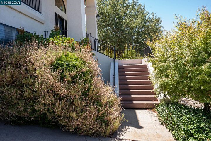 Property Photo: 643 Old Course Ct CA 95252