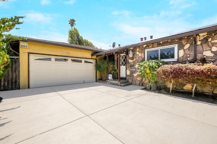 Property Photo: 512 Teasdale Pl CA 94544