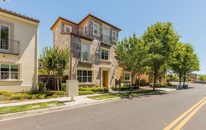 Property Photo: 3422 Cinnamon Ridge Rd CA 94582