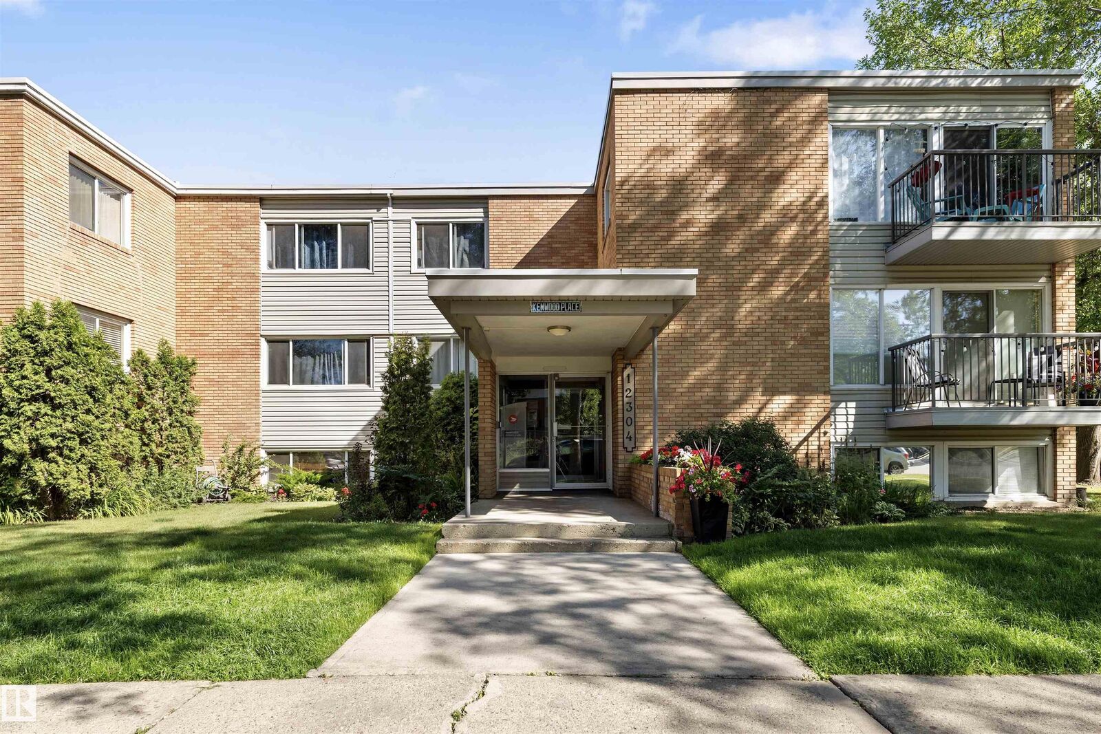 Property Photo: 12304 103 Avenue NW 11 AB T5N 0R2