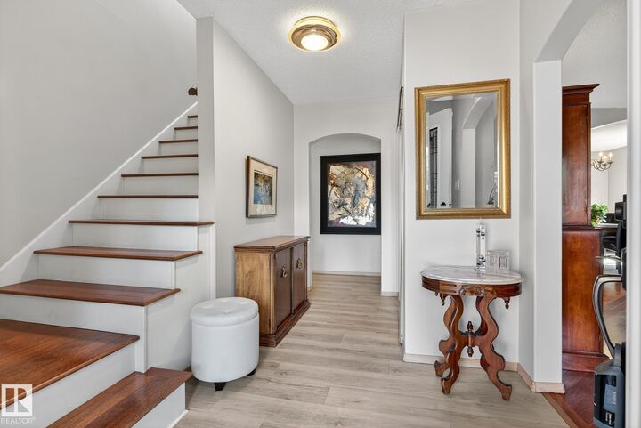 Photo de la propriété: 14708 58 Avenue NW AB T6H 4T2
