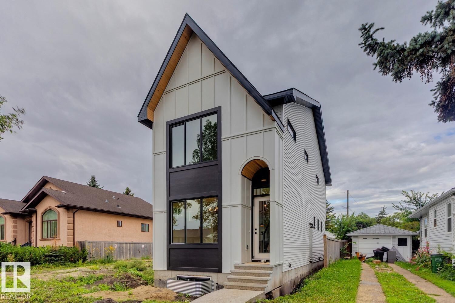 Property Photo:  11336 130 Street NW  AB T5M 1A2 