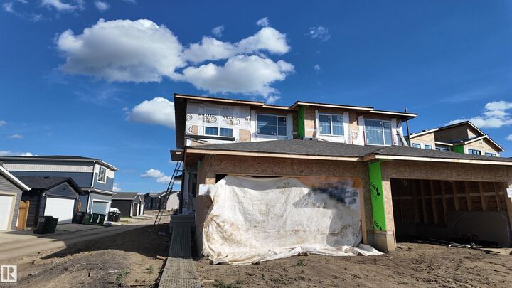 5621 Hawthorn Way SW  Edmonton AB T4H 1X9 photo
