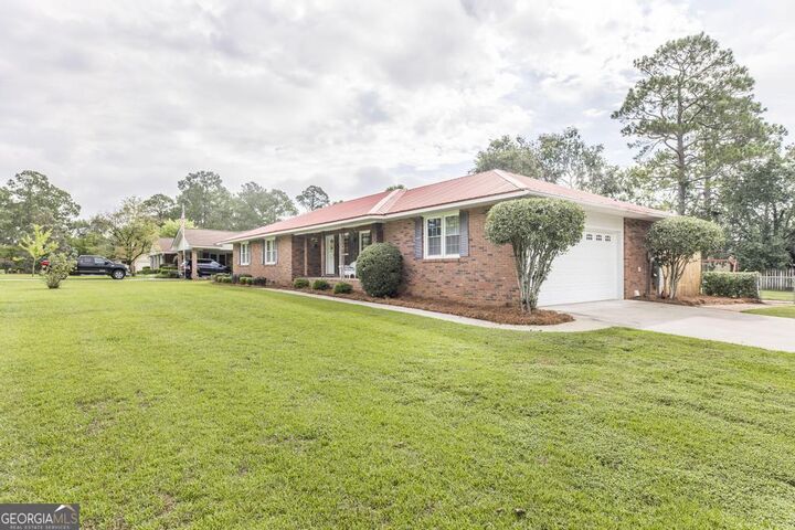 Property Photo:  401 Cloverdale Drive  GA 31021 